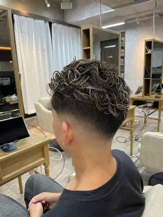 ショート カラー パーマ メンズ ∮フェードスタイル∮ 加藤嘉陛のヘアスタイル