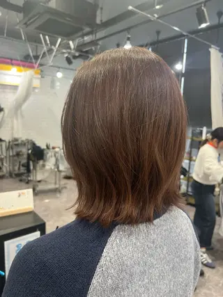 ミディアム カラー 友滝 真菜美のヘアスタイル