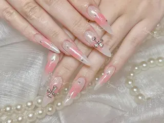 ネイル 🦋 Queenieのネイルデザイン