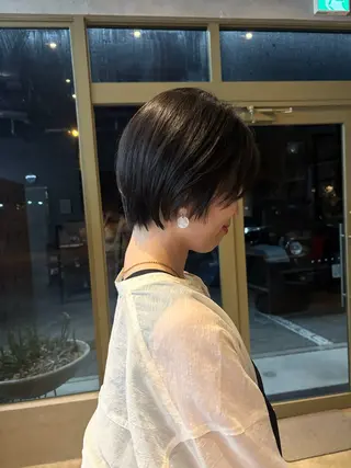 ショート トクザト アイニのヘアスタイル