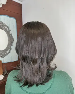 ミディアム 大塚 しおりのヘアスタイル