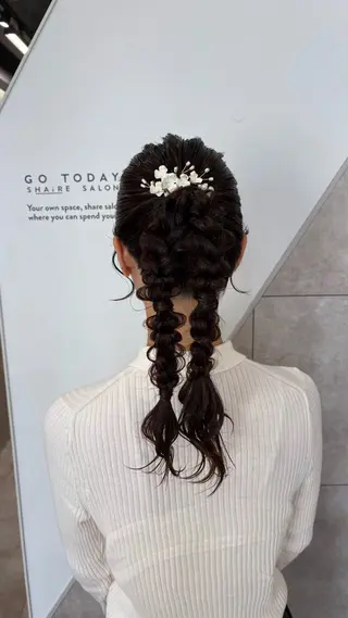 ロング ヘアアレンジ SAKINO ベージュカラーのヘアスタイル