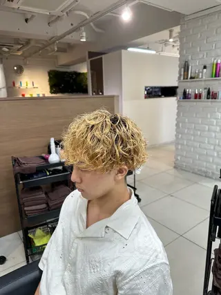 ショート パーマ メンズ フェザーパーマ職人 🪶ryosukeのヘアスタイル