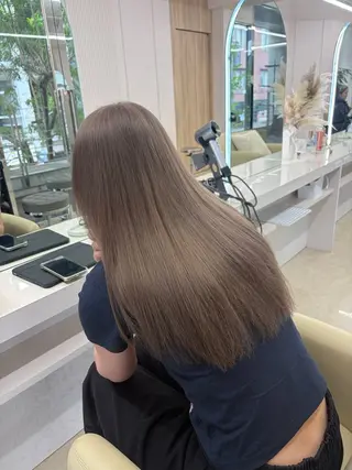 ロング カラー 小林 莞奈のヘアスタイル