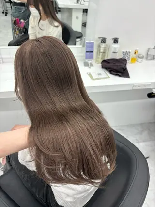 セミロング カラー 抜け感レイヤー︴ ニュアンスカラーのヘアスタイル