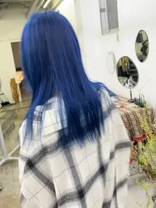 カラー ロング 響　インナーカラー イヤリングカラーのヘアスタイル