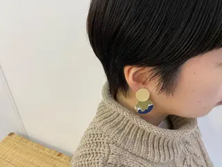 ショート 顔周りレイヤーカット ブリーチminamiのヘアスタイル