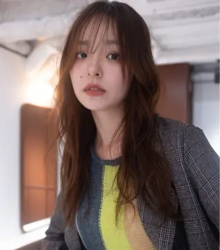 ロング カラー OPUSダブルカラー ケアブリーチのヘアスタイル