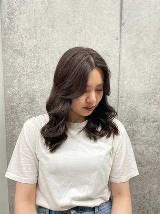 ミディアム カラー yuika .のヘアスタイル