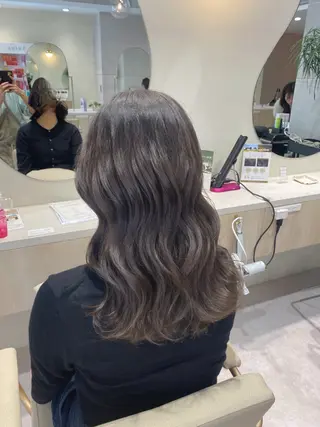 セミロング カラー 透明感カラー🌿 グレージュ🐺陽介のヘアスタイル