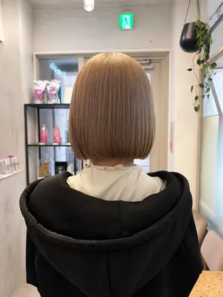 ショート カラー ミルクティー× グレージュMOMOのヘアスタイル