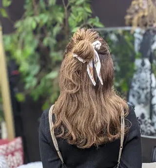 セミロング ヘアアレンジ HIKARI@ Ruheplatzのヘアスタイル