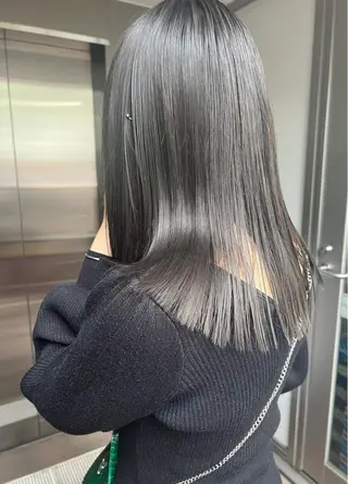 ミディアム 成岡 愛美のヘアスタイル