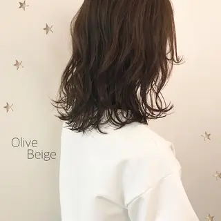 ミディアム カラー 市川 千夏のヘアスタイル