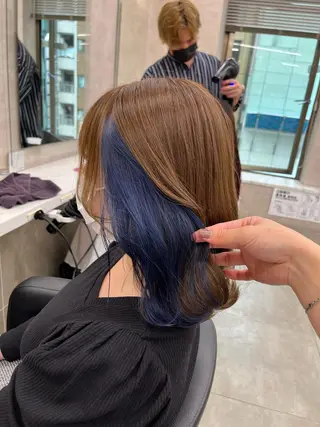 セミロング 寒色/ベージュヘア ブリーチありMiOのヘアスタイル