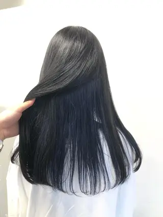 ロング 寒色/ベージュヘア ブリーチありMiOのヘアスタイル