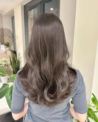 ロング カラー 透明感カラー🌿 グレージュ🐺陽介のヘアスタイル