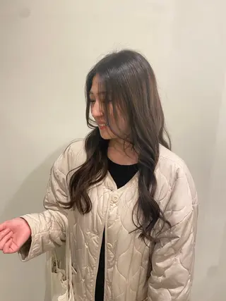 ロング カラー 佐々木 愛里のヘアスタイル