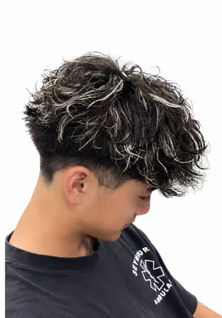 ミディアム パーマ メンズ スパイキー⚡️/ 海外風ヘア🌊秀平のヘアスタイル