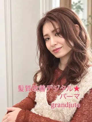 ミディアム カラー grand juteのヘアスタイル