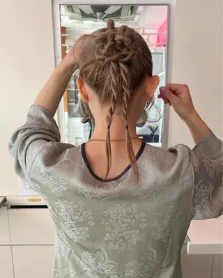 セミロング ヘアアレンジ ヘアセット chamoのヘアスタイル