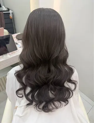 セミロング 高評価多数◎ コテ巻きパーマ星明夏のヘアスタイル