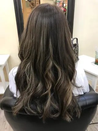 ロング カラー 鶴見 和美のヘアスタイル