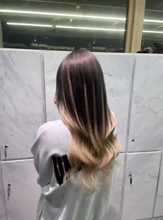 ロング MOMOKA🍑プル エクステ・ハイトーンのヘアスタイル