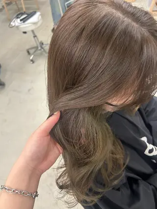 ロング カラー SiLO Yukinaのヘアスタイル