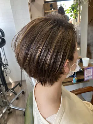 ショート カラー 今井 里美のヘアスタイル