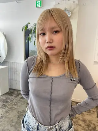 ミディアム カラー Terve.野崎 真里奈のヘアスタイル