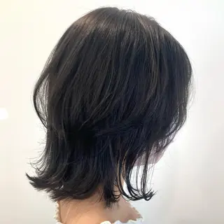 ミディアム カラー 尾籠 美幸 (オゴモリ ミユキ)のヘアスタイル