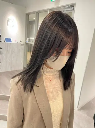 セミロング カラー ヘアアレンジ 🫧umu.🫧韓国 /レイヤーカットのヘアスタイル