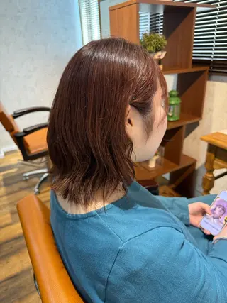 ミディアム カラー 小松 莉夏子のヘアスタイル
