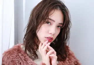 セミロング 🪐脱白髪染め 🪐松尾菜々美のヘアスタイル