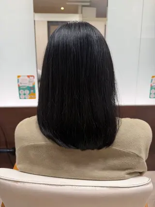 セミロング moe  矯正 さらさらストレートのヘアスタイル