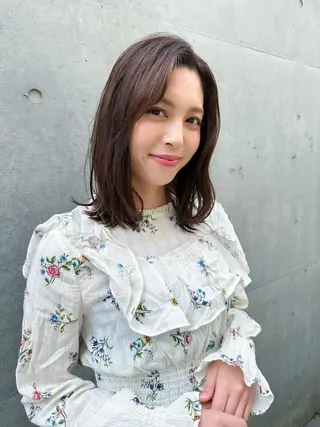 ミディアム 縮毛矯正 ミディアム レイヤー 顔周り金山のヘアスタイル