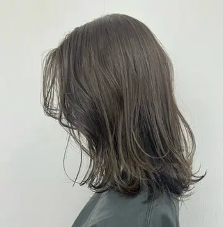 ミディアム カラー 藤野 莉奈のヘアスタイル
