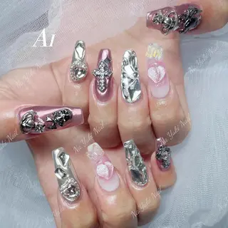 ネイル 🦋 Queenieのネイルデザイン