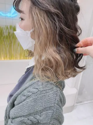 ミディアム 透明感オリーブ🫒/ ブリーチなしWカラーのヘアスタイル