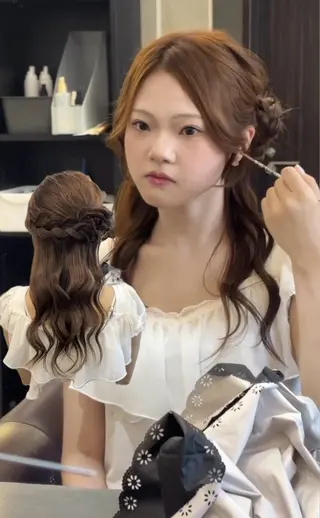 ロング ヘアアレンジ 顔まわりレイヤー/諒 オリーブカラー/天神のヘアスタイル