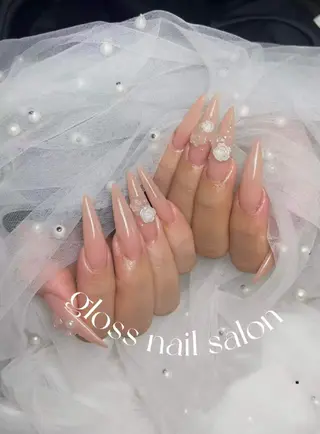 ネイル アヤカ☘️Gloss nailのネイルデザイン