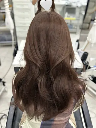 セミロング 韓国ヘア🇰🇷／ 艶カラー鈴木萌愛🩶のヘアスタイル