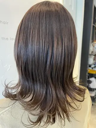 ミディアム カラー Avery SHINのヘアスタイル