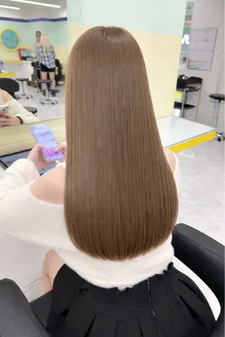 ロング カラー パーマ ブリーチ縮毛矯正飛我 透けオリーブ淡色🫧のヘアスタイル
