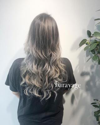 ロング 岸川 恭子のヘアスタイル