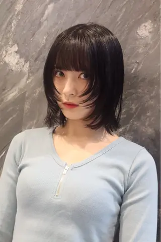 ミディアム レイヤー/ブリーチ iwamiya岩見谷のヘアスタイル