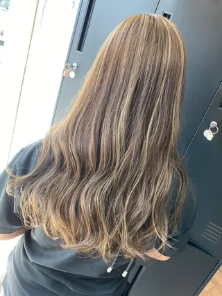 ロング カラー ❣️ハイトーン❣️ BLUE&Co.のヘアスタイル