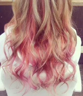 ロング カラー Monica RIEのヘアスタイル