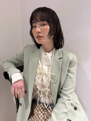 ミディアム パーマ 透明感カラー レイヤー亀井唯登のヘアスタイル